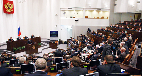 Верхняя палата российского парламента. Фото http://spbimir.ru/2014/05/28/valentina-matvienko-otchitala-senatora-kak-shkolnika-za-progulyi/ Верхняя палата российского парламента. Фото http://spbimir.ru/2014/05/28/valentina-matvienko-otchitala-senatora-kak-shkolnika-za-progulyi/
