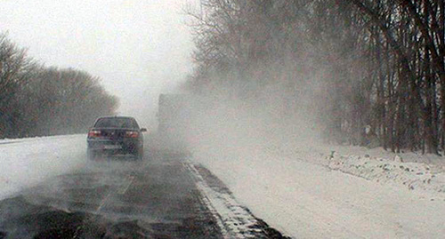 Гололёд на дороге. Фото http://news.1777.ru/29610-informaciya-po-ogranicheniyu-dvizheniya-transporta-na-dorogah-stavropolskogo-kraya.html Гололёд на дороге. Фото http://news.1777.ru/29610-informaciya-po-ogranicheniyu-dvizheniya-transporta-na-dorogah-stavropolskogo-kraya.html