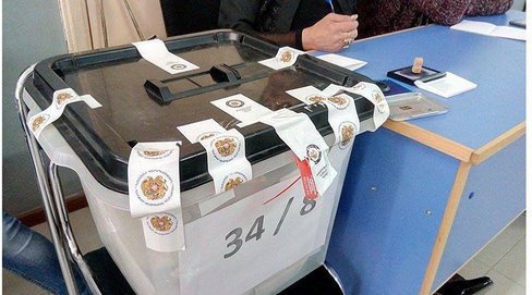 Урна для голосования в Гюмри. Фото Арменуи Мхоян
https://ru.armeniasputnik.am/politics/20161009/5116242/Gumri-vibori-mestnoesamoypravlenie.html Урна для голосования в Гюмри. Фото Арменуи Мхоян
https://ru.armeniasputnik.am/politics/20161009/5116242/Gumri-vibori-mestnoesamoypravlenie.html