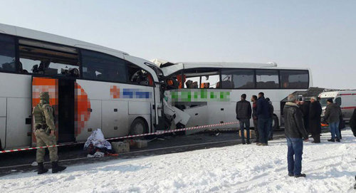 На месте ДТП. Фото sozcu.com.tr
https://ru.sputnik.az/incidents/20170220/409008643/dtp-turcija-avtobusy-pogibshie-azerbajdzhancy.html На месте ДТП. Фото sozcu.com.tr
https://ru.sputnik.az/incidents/20170220/409008643/dtp-turcija-avtobusy-pogibshie-azerbajdzhancy.html