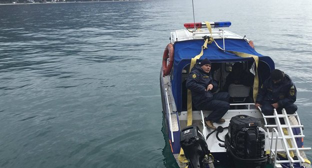 Сотрудники МЧС во время поисков  обломков Ту-154 Фото © Sputnik. Роберт Джопуа
 http://sputnik-abkhazia.ru/Abkhazia/20161229/1020164607/mchs-abxazii-zavershilo-poiski-oblomkov-rossijskogo-tu-154.html