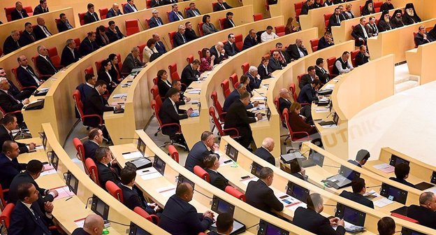 Парламент Грузии. Фото  © Sputnik / Alexander Imedashvili
https://sputnik-georgia.ru/politics/20170221/234969219/NPO-v-parlamente-Gruzii-zasedaet-41-millioner.html