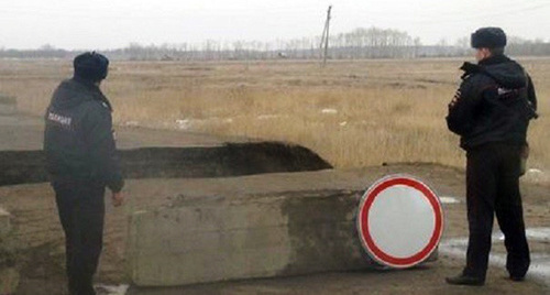Поврежденная паводком дорога. Фото http://bloknot-rostov.ru/news/vlasti-rostovskoy-oblasti-perekryli-dvizhenie-na-p-821865?sphrase_id=223570 Поврежденная паводком дорога. Фото http://bloknot-rostov.ru/news/vlasti-rostovskoy-oblasti-perekryli-dvizhenie-na-p-821865?sphrase_id=223570