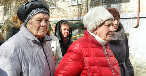 Сход жильцов дома по улице Казахская, 21 в Волгограде. 2 марта 2017 г. Фото Татьяны Филимоновой для "Кавказского узла" Сход жильцов дома по улице Казахская, 21 в Волгограде. 2 марта 2017 г. Фото Татьяны Филимоновой для "Кавказского узла"