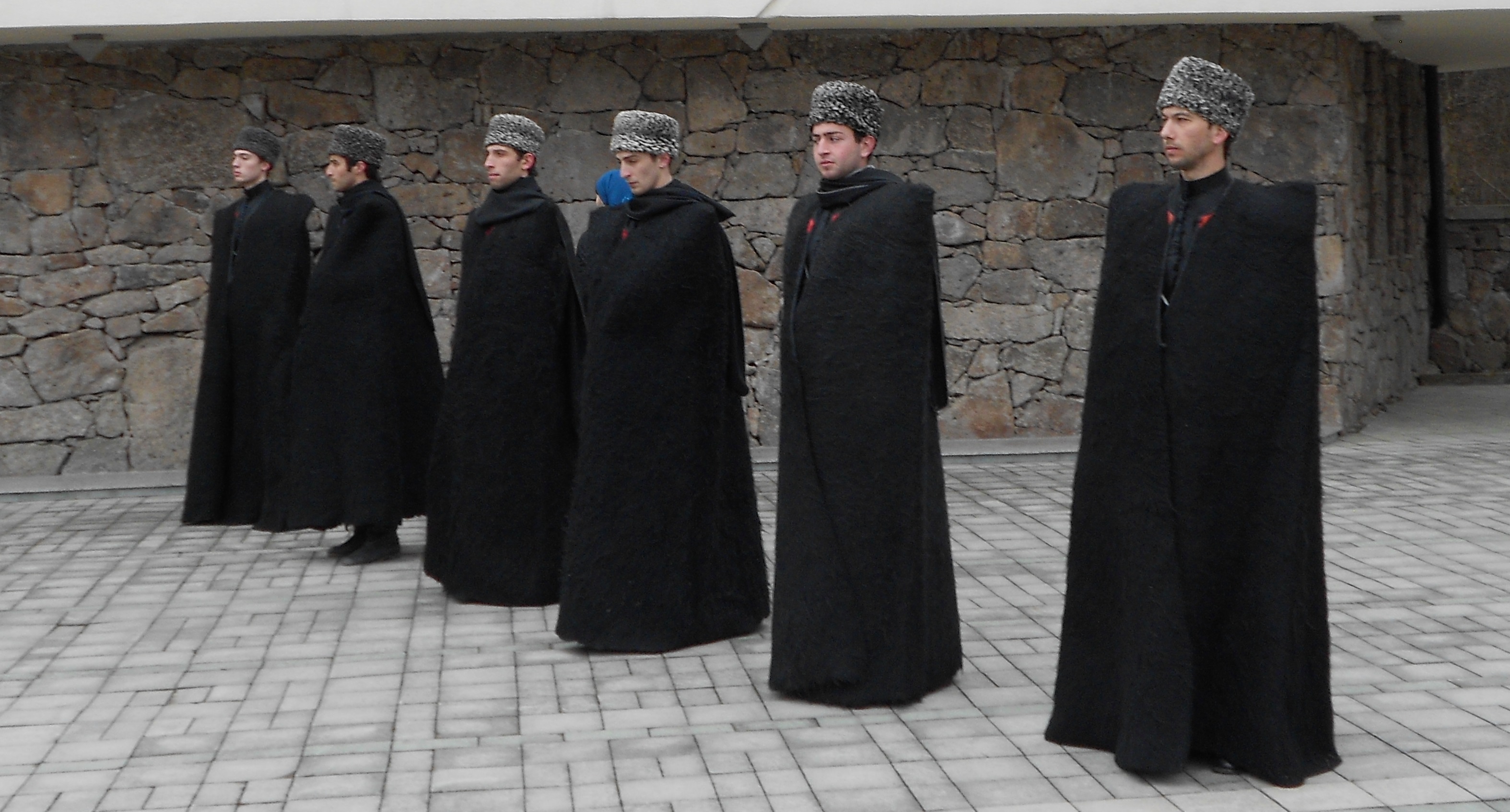 Участники акции в национальных костюмах. Нальчик, 8 марта 2017 года. Фото Людмилы Маратовой для "Кавказского узла".