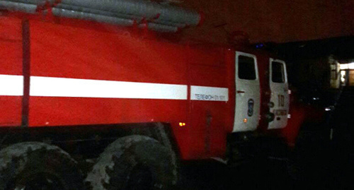 Автомобиль пожарной службы на месте происшествия Фото http://www.riadagestan.ru/news/disasters_and_catastrophes/mvd_dagestana_podtver_dilo_gibel_detey_pri_pozhare_v_gorode_kasp_iyske/ Автомобиль пожарной службы на месте происшествия Фото http://www.riadagestan.ru/news/disasters_and_catastrophes/mvd_dagestana_podtver_dilo_gibel_detey_pri_pozhare_v_gorode_kasp_iyske/