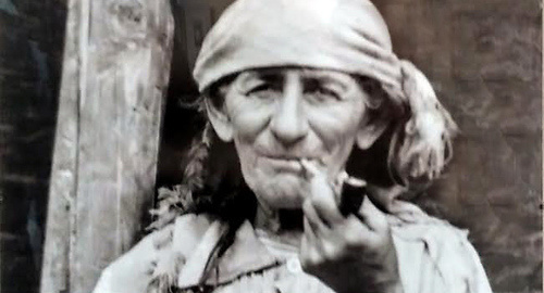 Фотография На выставке Манабы Магомедовой из серии "Портреты. Грузия. Сванетия". Фото  Ильяса Калиева для "Кавказского узла"