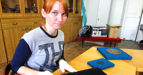 Научный сотрудник отдела археологии ВОКМ Анна Жадаева. Фото Вячеслава Ященко для "Кавказского узла"