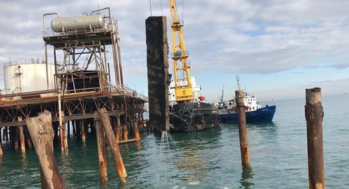 Нефтяная платформа на Каспии Foto: ardda.gov.az
https://ru.sputnik.az/incidents/20170409/409730412/kaspij-najdeno-telo-propavshie-nefjatniki.html Нефтяная платформа на Каспии Foto: ardda.gov.az
https://ru.sputnik.az/incidents/20170409/409730412/kaspij-najdeno-telo-propavshie-nefjatniki.html