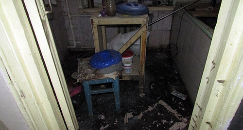Ванная комната в одной из заброшенных квартир на первом этаже в доме №24 Фото Вячеслава Ященко для "Кавказского узла"