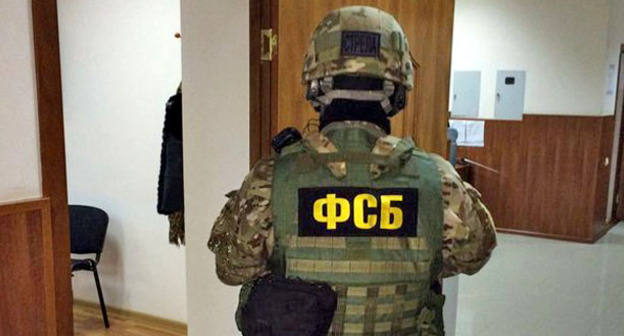 Сотрудник ФСБ. Фото http://gazetaingush.ru/news/v-ingushetii-pri-vymogatelstve-vzyatki-zaderzhany-dva-sotrudnika-upravleniya-mvd-po-voprosam