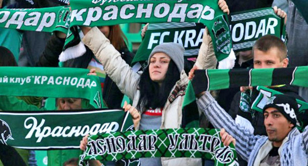 Фанаты футбольного клуба "Краснодар". Фото http://bloknot-krasnodar.ru/