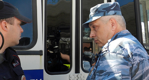 Сотьрудники полиции на задержании. Фото Татьяны Филимоновой