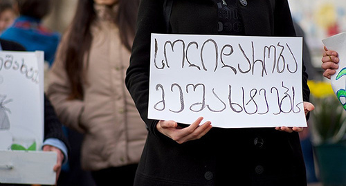 Плакат с надписью "Солидарность шахтерам" на молодежной акции в Тбилиси в феврале 2016 года. Фото Александр Имедашвили https://m.sputnik-georgia.ru/photo/20160228/230388832.html Плакат с надписью "Солидарность шахтерам" на молодежной акции в Тбилиси в феврале 2016 года. Фото Александр Имедашвили https://m.sputnik-georgia.ru/photo/20160228/230388832.html