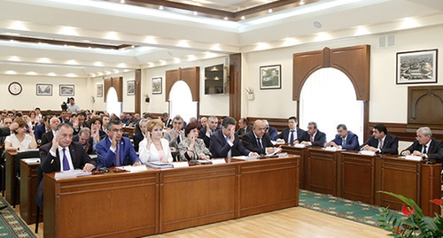 Заседание совета старейшин Еревана. Фото https://www.yerevan.am/ru/news/teghi-e-ownets-el-erewani-avaganow-hert-akan-niste-4/
Заседание совета старейшин Еревана. Фото https://www.yerevan.am/ru/news/teghi-e-ownets-el-erewani-avaganow-hert-akan-niste-4/