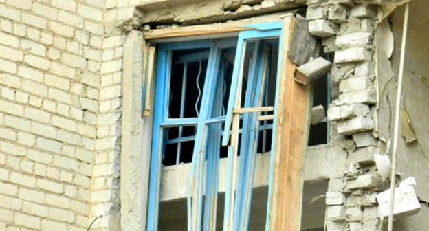 Поврежденное окно квартиры в третьем подъезде. Волгоград, 18 апреля 2017 г. Фото Татьяны Филимоновой для "Кавказского узла"