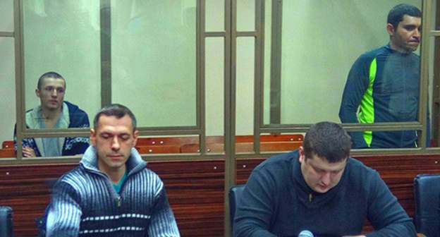 Артур Панов и Максим Смышляев (на заднем плане) на заседании Северо-Кавказского окружного военного суда. Фото Константина Волгина для "Кавказского узла"