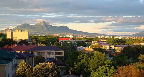 Ессентуки. Фото http://www.lentatour.ru/картинки/санатории/beshtau.jpg Ессентуки. Фото http://www.lentatour.ru/картинки/санатории/beshtau.jpg