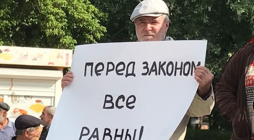 Участник антикоррупционного митинга. Махачкала, 27 мая 2017 год. Фото Патимат Махмудовой для "Кавказского узла"