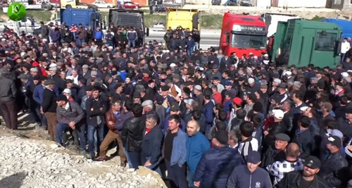 Протест дальнобойщиков в Дагестане. Скриншот с видео https://www.youtube.com/watch?v=2ZmC1wgowag