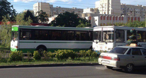 ДТП с участием общественного транспорта в Ростове-на-Дону 
Фото  http://bloknot-rostov.ru/news/dva-rostovskikh-avtobusa-stolknulis-v-mikrorayone--848711