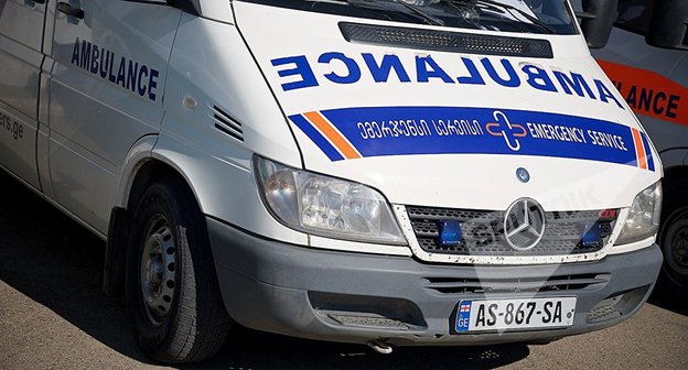Машина скорой помощи в Тбилиси. © Sputnik / Alexander Imedashvili
https://sputnik-georgia.ru/incidents/20170530/236155362/Stroitel-sorvalsja-s-devjatogo-jetazha-v-Tbilisi.html