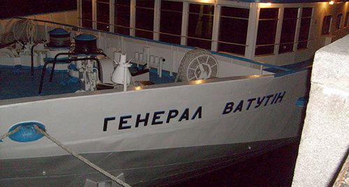 Теплоход "Генерал Ватутин" Фото http://www.infoflotforum.ru/topic/34274-dnepr-2011-kiev-okrestnosti-suda/ Теплоход "Генерал Ватутин" Фото http://www.infoflotforum.ru/topic/34274-dnepr-2011-kiev-okrestnosti-suda/