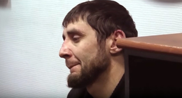 Заур Дадаев Фото: Стоп-кадр видео ИД "Коммерсант" «Метров пять когда осталось, произвел выстрел» https://www.youtube.com/watch?v=2lzbBkU83vk