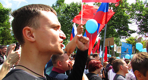  Участники митинга потребовали отставки Путина и Медведева. Фото Вячеслава Ященко