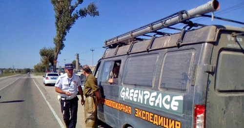 Машина активистов Greenpeace и "ЭкоВахты", выехавших на тушение пожара в Адыгее. 11 сентября 2016 г. Фото http://www.greenpeace.org/russia/ru/news/2016/09-11-adigeya/ Машина активистов Greenpeace и "ЭкоВахты", выехавших на тушение пожара в Адыгее. 11 сентября 2016 г. Фото http://www.greenpeace.org/russia/ru/news/2016/09-11-adigeya/