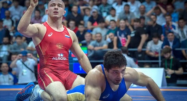 Поединок Владислава Валиева и Шамиля Кудиямагомедова на чемпионате России в Ингушетии. Фото  Федерации спортивной борьбы России https://vk.com/wrestrus_ru?z=photo-26619469_456242140%2Fwall-26619469_338300