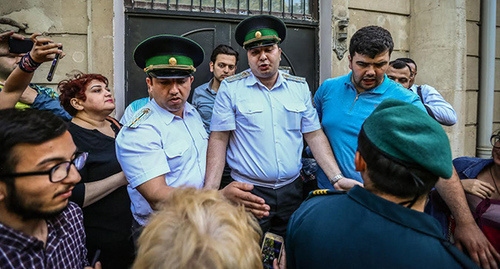 Сотрудники полиции в Баку. Фото Азиза Каримова для "Кавказского узла" Сотрудники полиции в Баку. Фото Азиза Каримова для "Кавказского узла"
