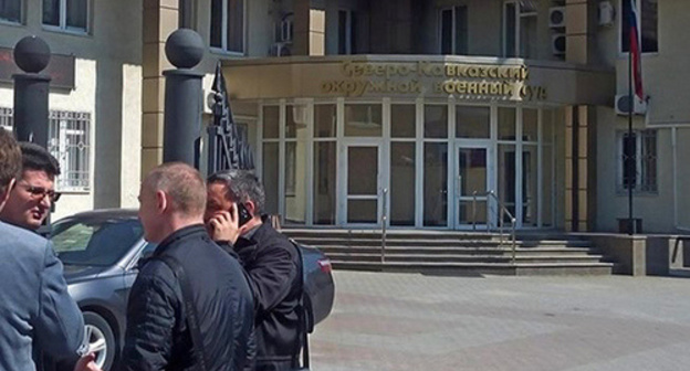 Вход в здание окружного военного суда в Ростове-на-Дону. Фото Константина Волгина для "Кавказского узла"
