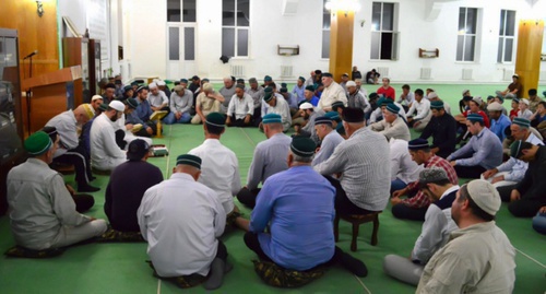 Прихожане мечети в Шамхале. Фото: Islamcenter.ru/ Прихожане мечети в Шамхале. Фото: Islamcenter.ru/
