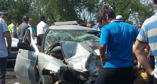 ДТП в Дагестане. Фото http://www.riadagestan.ru/news/disasters_and_catastrophes/shest_chelovek_v_tom_chisle_troe_detey_pogibli_v_avarii_v_karabudakhkentskom_rayone/ ДТП в Дагестане. Фото http://www.riadagestan.ru/news/disasters_and_catastrophes/shest_chelovek_v_tom_chisle_troe_detey_pogibli_v_avarii_v_karabudakhkentskom_rayone/