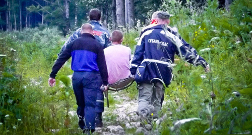 Эвакуация туриста с горы Фишт. Фото http://www.livekuban.ru/news/proisshestviya/kubanskie-spasateli-evakuirovali-postradavshego-turista/ Эвакуация туриста с горы Фишт. Фото http://www.livekuban.ru/news/proisshestviya/kubanskie-spasateli-evakuirovali-postradavshego-turista/