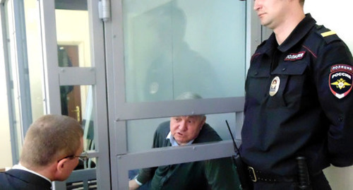 Михаил Столяров (в центре) в зале суда. Фото Елены Гребенюк для "Кавказского узла"