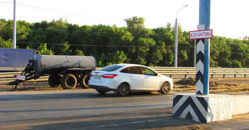 Карантинный пункт АЧС на въезде на Волгоградский мост. Фото Вячеслава Ященко для "Кавказского узла"
