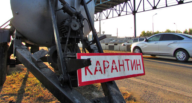 Карантинный пункт АЧС на въезде на Волгоградский мост. Волгоградская область. Фото Вячеслава Ященко для "Кавказского узла"