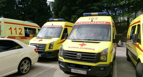 Машины "скорой" возле станции станции скорой помощи в Сочи. 21 июля 2017 года, Сочи. Фото Светланы Кравченко для "Кавказского узла".

