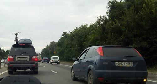 Автомобили на трассе в Ростовской области. Фото Нины Тумавновой для "Кавказского узла" Автомобили на трассе в Ростовской области. Фото Нины Тумавновой для "Кавказского узла"