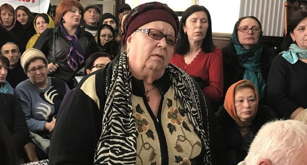 Встреча жителей Дербента, чьи дома признаны ветхими и аварийными, с чиновниками города. Дербент, 1 февраля 2017 г. Фото Патимат Махмудовой для "Кавказского узла"
