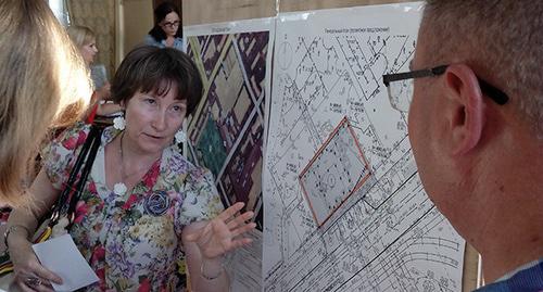 волгоградцы изучают проект строительства. Фото Татьяны Филимноовой для "Кавказского узла"
