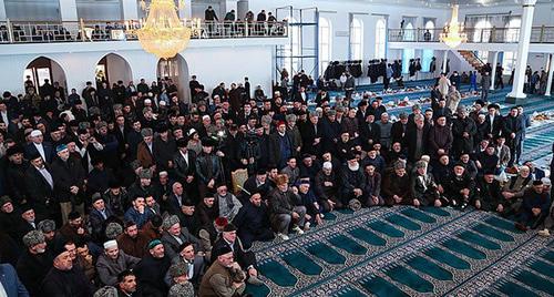 Старейшины сел на примирительной комиссии в Ингушети. Фото http://gazetaingush.ru/news/v-ingushetii-za-god-razresheno-bolee-100-semeyno-bytovyh-i-mezhteypovyh-konfliktov Старейшины сел на примирительной комиссии в Ингушети. Фото http://gazetaingush.ru/news/v-ingushetii-za-god-razresheno-bolee-100-semeyno-bytovyh-i-mezhteypovyh-konfliktov