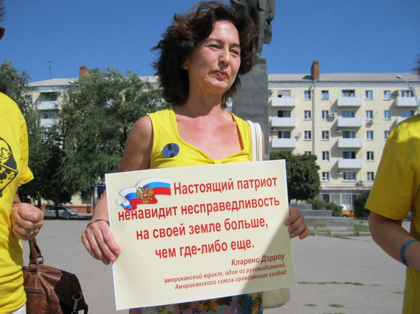 Участница митинга "Мы - патриоты России". Ростов-на-Дону, 20 августа 2017 года. Фото Константина Волгина для "Кавказского узла" Участница митинга "Мы - патриоты России". Ростов-на-Дону, 20 августа 2017 года. Фото Константина Волгина для "Кавказского узла"