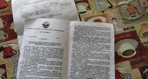 Часть жильцов здания на улице Туманяна,121, получила ключи от квартир в этом здании по жеребьевке еще в 2013 году, но смогла переехать в новое жилье только в 2016 году. Фото Алвард Григорян для "Кавказского узла"