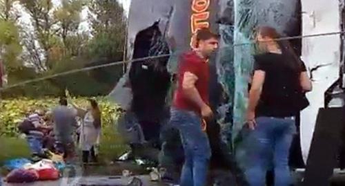 На месте ДТП с автобусом в Ростовской области
Фото http://bloknot-rostov.ru/news/strashnoe-dtp-s-desyatkami-postradavshikh-proizosh-876387 На месте ДТП с автобусом в Ростовской области
Фото http://bloknot-rostov.ru/news/strashnoe-dtp-s-desyatkami-postradavshikh-proizosh-876387
