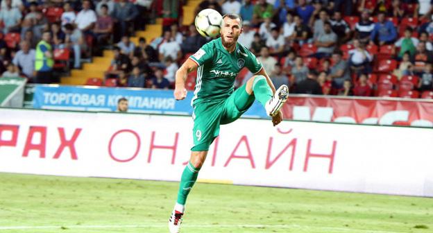 Игрок футбольного клуба "Ахмат". Фото http://fc-akhmat.ru/gallery