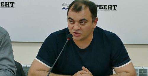 Милрад Фатуллаев. Кадр из видео пользователя РИА Дербент https://www.youtube.com/watch?v=c58f2Kv9gYc
Милрад Фатуллаев. Кадр из видео пользователя РИА Дербент https://www.youtube.com/watch?v=c58f2Kv9gYc