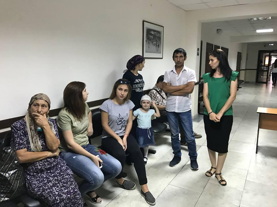 Родственники Марата Ажбиева на заседании 21 сентября 2017 года в Ставропольском краевом суде, фото корреспондента "Кавказского узла" Аси Капаевой Родственники Марата Ажбиева на заседании 21 сентября 2017 года в Ставропольском краевом суде, фото корреспондента "Кавказского узла" Аси Капаевой